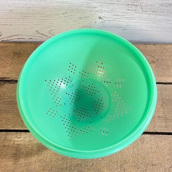 Vintage Tupperware colander green - Picture 1 of 7
